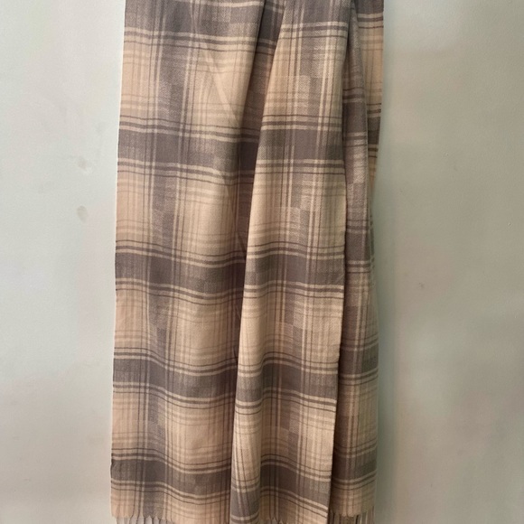 2 Plaid flannel blanket scarfs - Picture 2 of 4